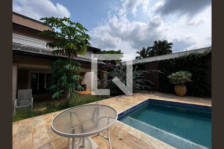 Casa à venda com 700m², 4 quartos e 5 vagas Casa à venda com 700m², 4 quartos e 5 vagasÁrea comum