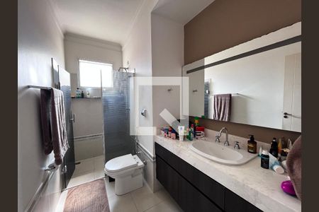 Casa à venda com 700m², 4 quartos e 5 vagas Casa à venda com 700m², 4 quartos e 5 vagasBanheiro