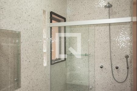 Casa à venda com 280m², 4 quartos e 4 vagasBanheiro da Suíte 2