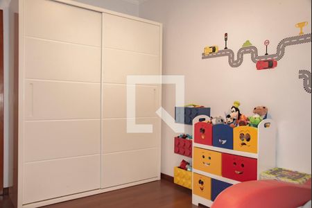 Casa à venda com 280m², 4 quartos e 4 vagasSuíte 2