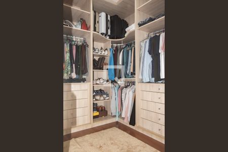 Casa à venda com 280m², 4 quartos e 4 vagasCloset da Suíte 4