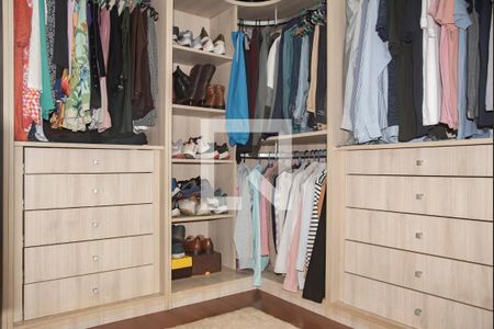 Casa à venda com 280m², 4 quartos e 4 vagasCloset da Suíte 4