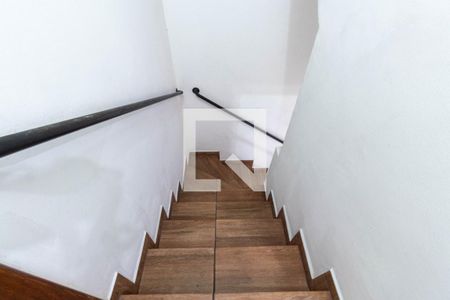 Casa de condomínio à venda com 122m², 3 quartos e 1 vaga Casa de condomínio à venda com 122m², 3 quartos e 1 vagaEscada