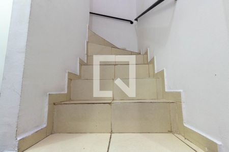 Casa de condomínio à venda com 122m², 3 quartos e 1 vaga Casa de condomínio à venda com 122m², 3 quartos e 1 vagaEscada