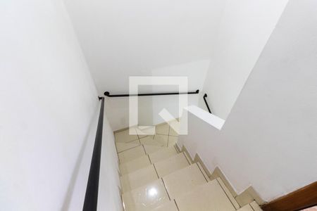 Casa de condomínio à venda com 122m², 3 quartos e 1 vaga Casa de condomínio à venda com 122m², 3 quartos e 1 vagaEscada