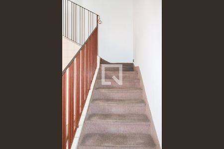 Casa à venda com 177m², 2 quartos e 3 vagasEscada