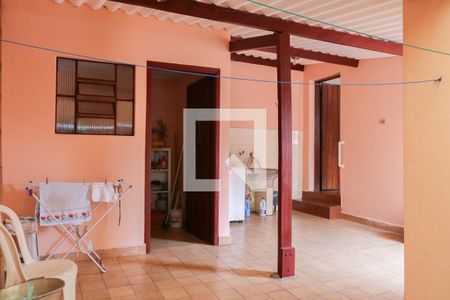 Casa à venda com 177m², 2 quartos e 3 vagasQuintal