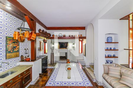 Casa à venda com 620m², 3 quartos e 7 vagasSalão