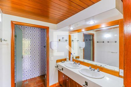 Casa à venda com 620m², 3 quartos e 7 vagasBanheiro piscina