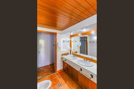 Casa à venda com 620m², 3 quartos e 7 vagasBanheiro piscina