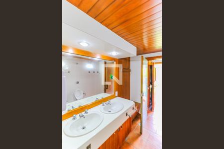 Casa à venda com 620m², 3 quartos e 7 vagasBanheiro piscina