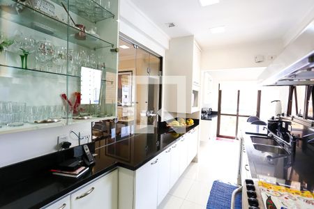 Apartamento à venda com 230m², 3 quartos e 4 vagas Apartamento à venda com 230m², 3 quartos e 4 vagasCozinha