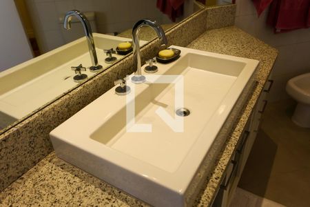 Apartamento à venda com 230m², 3 quartos e 4 vagas Apartamento à venda com 230m², 3 quartos e 4 vagasBanheiro da Suíte 3