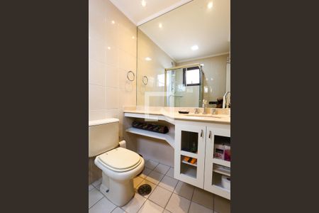 Apartamento à venda com 230m², 3 quartos e 4 vagas Apartamento à venda com 230m², 3 quartos e 4 vagasBanheiro da Suíte 1