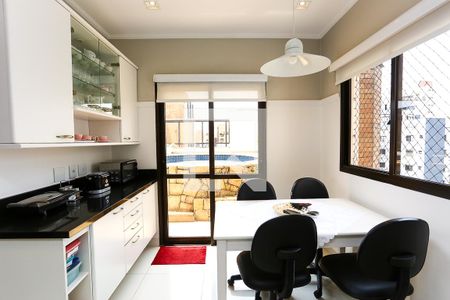 Apartamento à venda com 230m², 3 quartos e 4 vagas Apartamento à venda com 230m², 3 quartos e 4 vagasCozinha