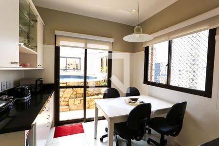 Apartamento à venda com 230m², 3 quartos e 4 vagas Apartamento à venda com 230m², 3 quartos e 4 vagasCozinha