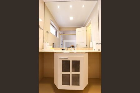 Apartamento à venda com 230m², 3 quartos e 4 vagas Apartamento à venda com 230m², 3 quartos e 4 vagasBanheiro da Suíte 2