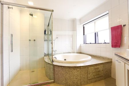 Apartamento à venda com 230m², 3 quartos e 4 vagas Apartamento à venda com 230m², 3 quartos e 4 vagasBanheiro da Suíte 3