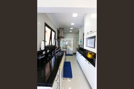 Apartamento à venda com 230m², 3 quartos e 4 vagas Apartamento à venda com 230m², 3 quartos e 4 vagasCozinha