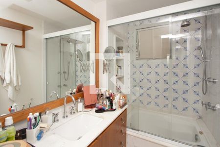 Apartamento à venda com 125m², 3 quartos e 2 vagas Apartamento à venda com 125m², 3 quartos e 2 vagasBanheiro da Suíte