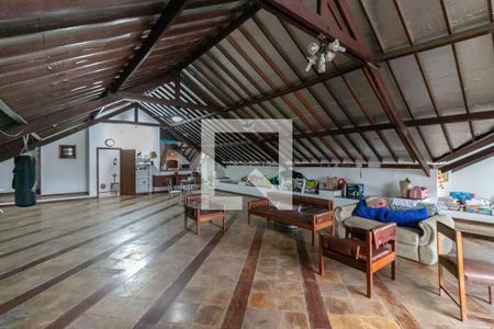 Casa à venda com 530m², 3 quartos e 3 vagasSótão