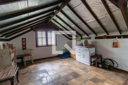 Casa à venda com 530m², 3 quartos e 3 vagasSótão