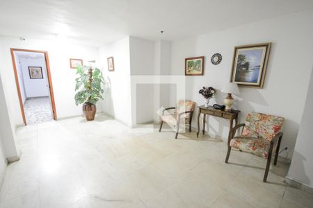 Apartamento à venda com 200m², 3 quartos e 1 vaga Apartamento à venda com 200m², 3 quartos e 1 vagaHall