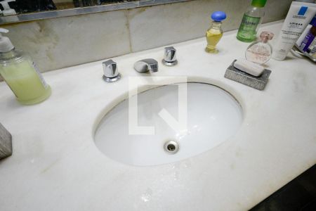 Apartamento à venda com 200m², 3 quartos e 1 vaga Apartamento à venda com 200m², 3 quartos e 1 vagaBanheiro 2