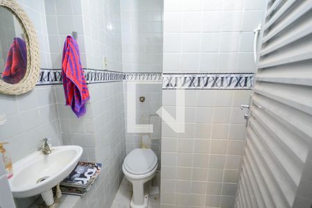 Apartamento à venda com 200m², 3 quartos e 1 vaga Apartamento à venda com 200m², 3 quartos e 1 vagaBanheiro de Serviço