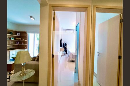 Corredor  de apartamento para alugar com 1 quarto, 72m² em Jardim Botânico, Rio de Janeiro