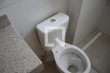 Banheiro de apartamento para alugar com 2 quartos, 64m² em Serrinha, Goiânia