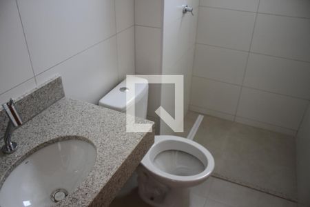 Banheiro de apartamento para alugar com 2 quartos, 64m² em Serrinha, Goiânia