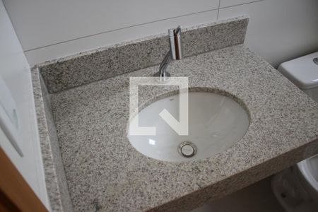 Banheiro de apartamento para alugar com 2 quartos, 64m² em Serrinha, Goiânia