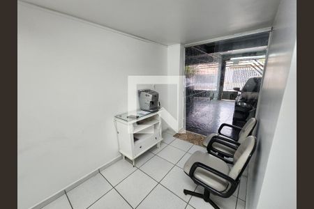 Casa à venda com 350m², 5 quartos e 2 vagas Casa à venda com 350m², 5 quartos e 2 vagasClinica - Banheiro