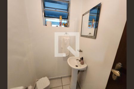 Casa à venda com 350m², 5 quartos e 2 vagas Casa à venda com 350m², 5 quartos e 2 vagasClinica - Banheiro