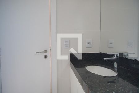 Banheiro da Suíte de apartamento para alugar com 2 quartos, 58m² em Auxiliadora, Porto Alegre