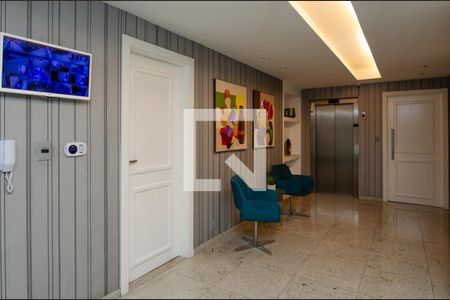 Apartamento à venda com 110m², 3 quartos e 2 vagas Apartamento à venda com 110m², 3 quartos e 2 vagasHall de entrada