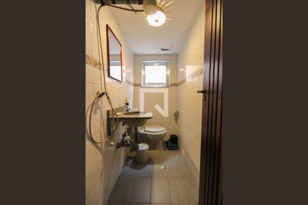 Casa à venda com 225m², 3 quartos e 2 vagasBanheiro de serviço 2