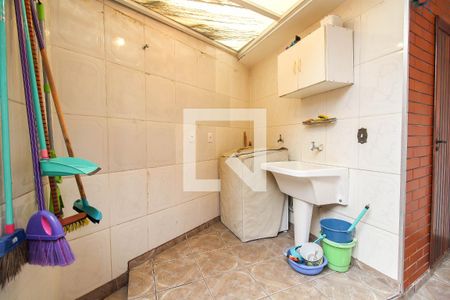 Casa à venda com 225m², 3 quartos e 2 vagasÁrea de Serviço