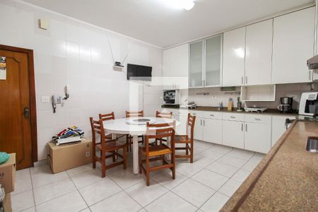 Casa à venda com 225m², 3 quartos e 2 vagasCozinha