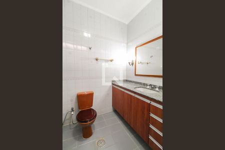 Casa à venda com 225m², 3 quartos e 2 vagasBanheiro