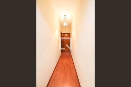 Casa à venda com 225m², 3 quartos e 2 vagasCorredor