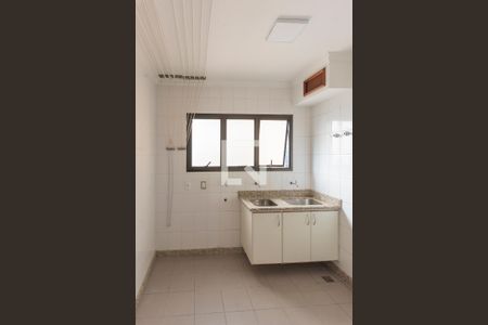 Apartamento para alugar com 260m², 4 quartos e 4 vagas Apartamento para alugar com 260m², 4 quartos e 4 vagasÁrea de Serviço