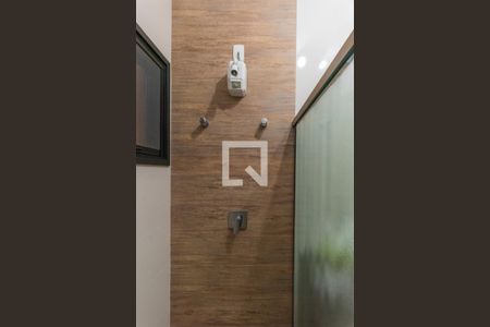 Casa de condomínio à venda com 374m², 4 quartos e 6 vagas Casa de condomínio à venda com 374m², 4 quartos e 6 vagasBanheiro da Suíte 2