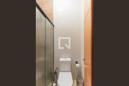 Casa de condomínio à venda com 374m², 4 quartos e 6 vagas Casa de condomínio à venda com 374m², 4 quartos e 6 vagasBanheiro