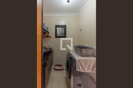 Casa de condomínio à venda com 374m², 4 quartos e 6 vagas Casa de condomínio à venda com 374m², 4 quartos e 6 vagasÁrea de Serviço