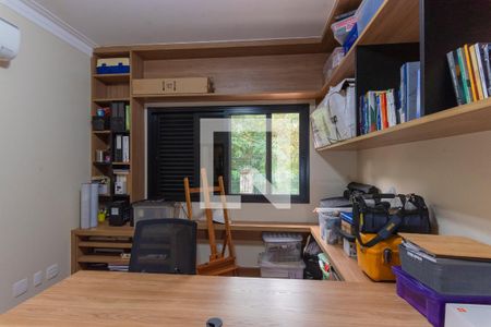 Casa de condomínio à venda com 374m², 4 quartos e 6 vagas Casa de condomínio à venda com 374m², 4 quartos e 6 vagasEscritório