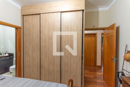 Casa de condomínio à venda com 374m², 4 quartos e 6 vagas Casa de condomínio à venda com 374m², 4 quartos e 6 vagasSuíte 2