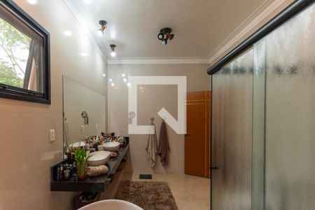 Casa de condomínio à venda com 374m², 4 quartos e 6 vagas Casa de condomínio à venda com 374m², 4 quartos e 6 vagasBanheiro da Suíte 1