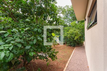 Casa de condomínio à venda com 374m², 4 quartos e 6 vagas Casa de condomínio à venda com 374m², 4 quartos e 6 vagasJardim/Pomar